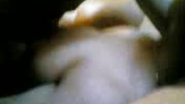 ಟ್ಯಾಟೂ ಹಾಕಿದ ಹಂಕ್ ಈ ದೃಶ್ಯದಲ್ಲಿ ತನ್ನ ಶ್ಯಾಮಲೆ ಮಹಿಳೆಯನ್ನು ತೃಪ್ತಿಪಡಿಸಲು ಸಿದ್ಧವಾಗಿದೆ